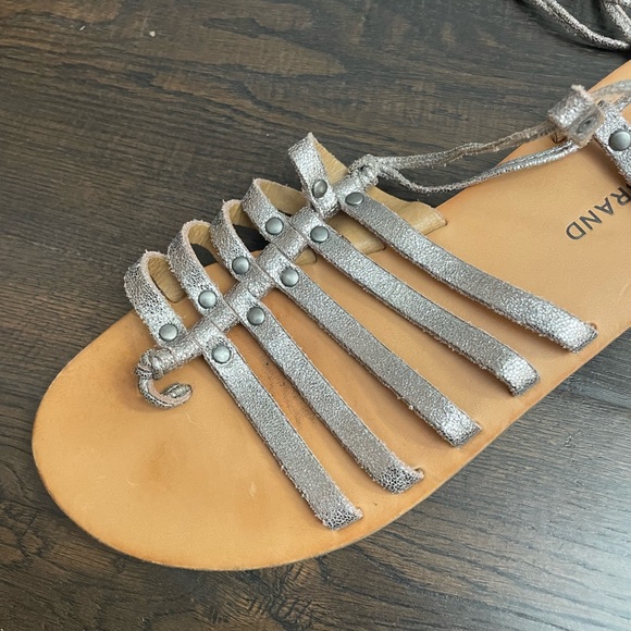 Lucky Brand Metallic Silver Gladiator Sandals Women’s size 9.5 - Picture 3 of 3